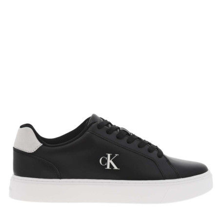Tennis en cuir noires à talon plat avec des...