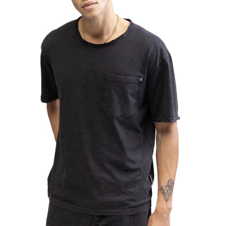 T-shirt en coton anthracite légèrement délavé...