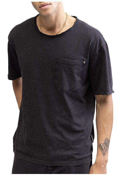 T-shirt en coton anthracite légèrement délavé avec un col rond