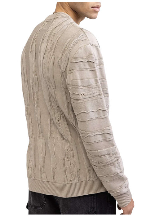 Pull en coton beige pourvu d'un col rond et de manches longues