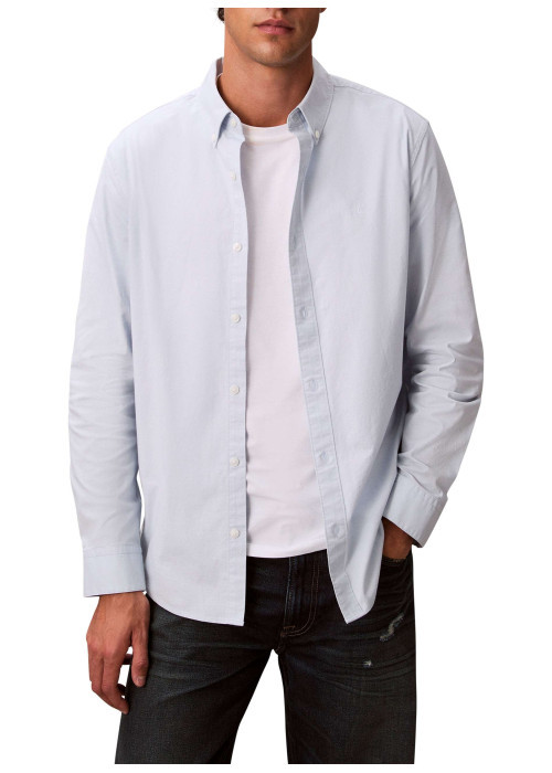 Chemise en coton ciel unie avec une coupe droite et un col à rabats