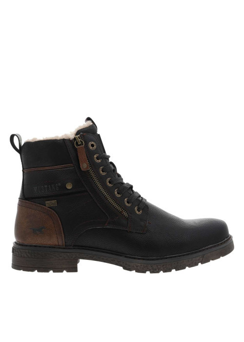 Bottines noires avec une doublure en maille...