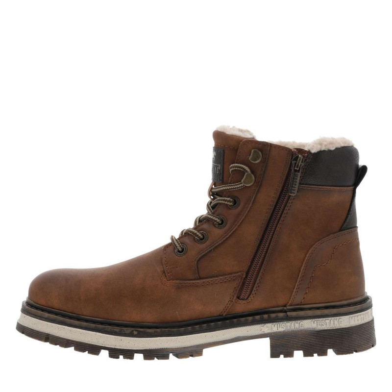 Mustang - Bottines Brunes à Talon Décroché Bas Avec Une Doublure En Maille Sherpa - Brunes Mustang - Bottines Brunes à Talon Décroché Bas Avec Une Doublure En Maille Sherpa - Brunes