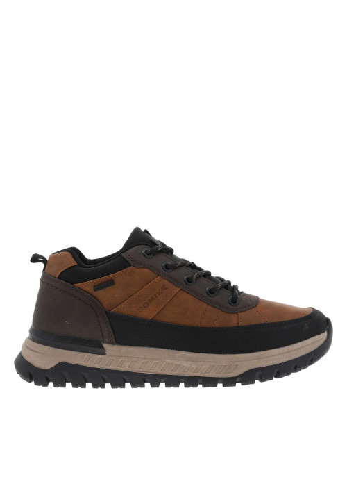 Baskets cognac à talon plat avec une semelle crantée et des lacets ronds