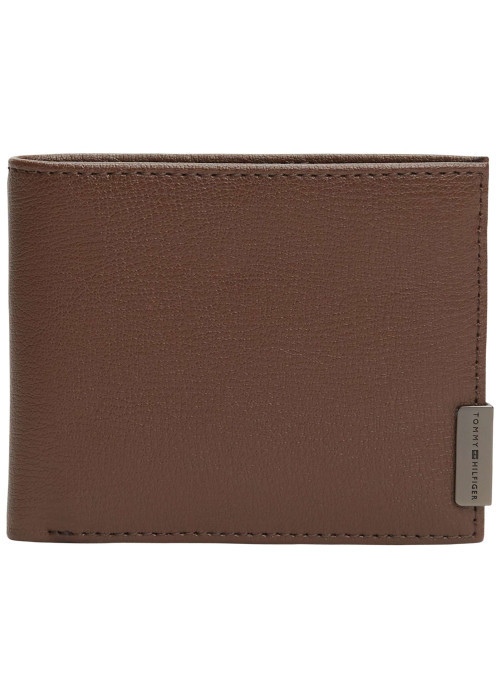 Portefeuille en cuir marron aspect grainé pourvu d'une plaque embossée