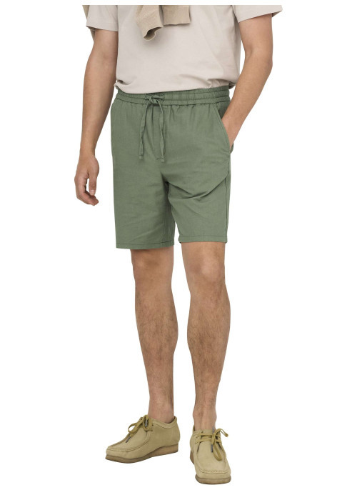 Short vert uni en coton et lin mélangé avec une coupe droite