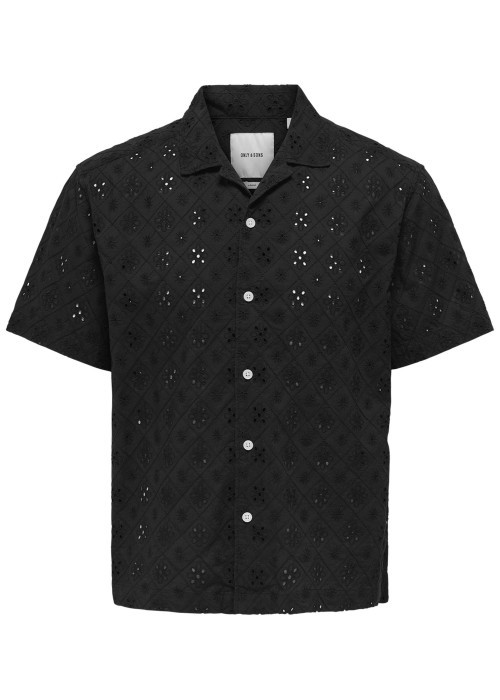 Chemise en coton noire unie avec une coupe droite et un col à revers