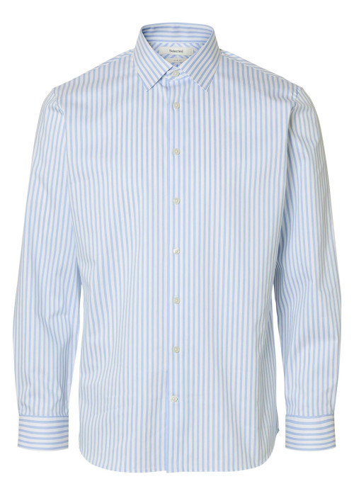 Chemise bleue à rayures avec un col boutonné et des manches longues