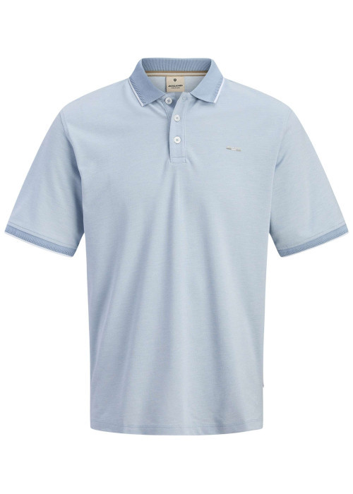 Polo bleu ciel uni en maille piquée avec une coupe droite et des manches courtes