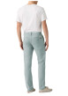 Thumbnail Pantalon chino en coton bleu clair pourvu du patch de la marque - Image 4