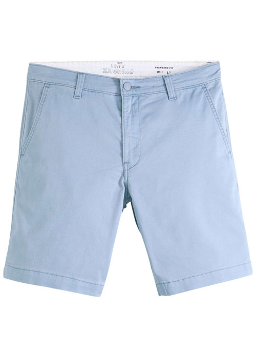 Short chino bleu à coupe droite pourvu du patch de la marque