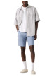 Thumbnail Short chino bleu à coupe droite pourvu du patch de la marque - Image 6