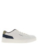 Thumbnail Sneakers blanches à talon plat avec un contrefort en cuir nubuck vert