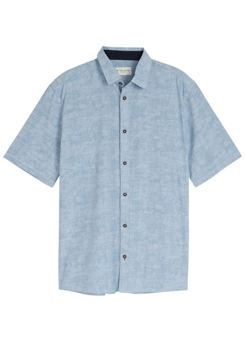 Chemise en coton ciel uni avec une coupe droite et un col à revers