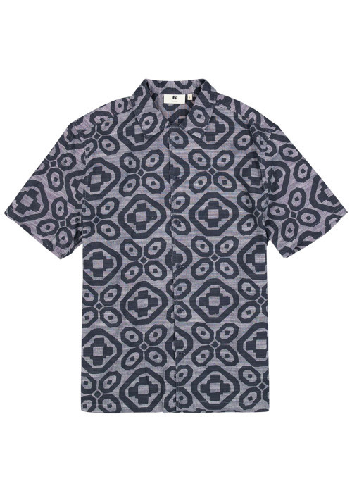 Chemise en coton bleu marine à motifs abstraits imprimés avec une coupe droite