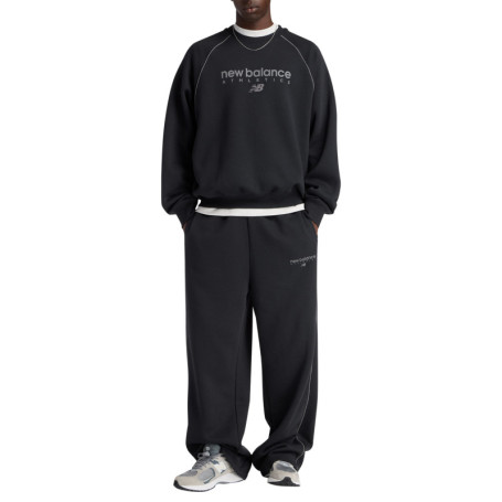 Sweat noir imprimé logo avec une coupe droite...