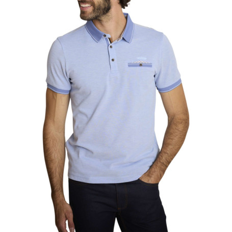 Polo en coton ciel uni avec une coupe ajustée...