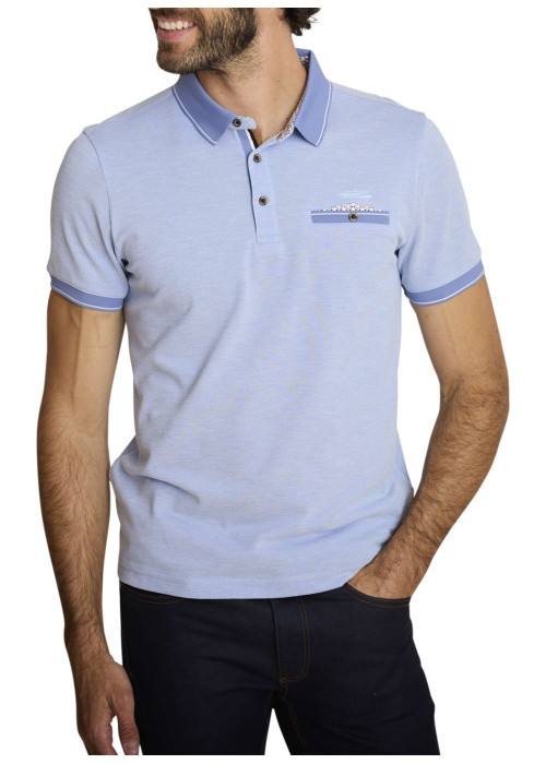 Polo en coton ciel uni avec une coupe ajustée et un col boutonné