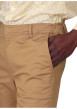 Thumbnail Pantalon chino en coton camel avec une coupe ajustée et une taille élastiquée - Image 4