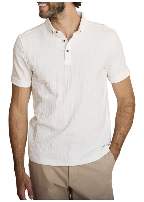 Polo en coton écru à coupe droite pourvu d'un col à revers boutonné