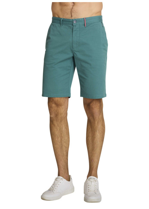 Short chino en coton vert à coupe droite pourvu de multiples poches