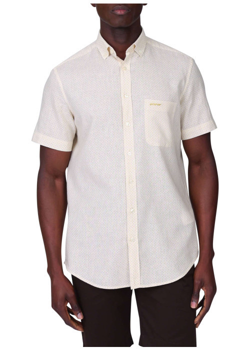 Chemise en coton et lin mélangé jaune unie avec une coupe droite