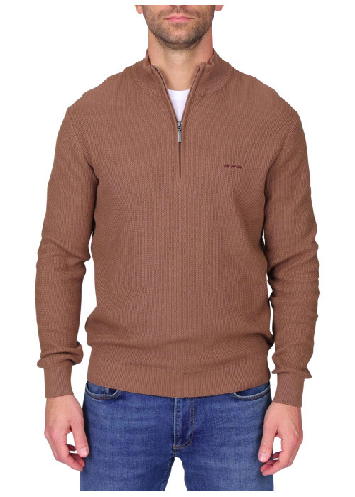 Pull en coton biologique taupe uni avec une coupe droite et un col camionneur