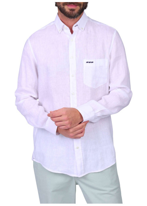Chemise en lin blanche unie avec une coupe droite et un col boutonné