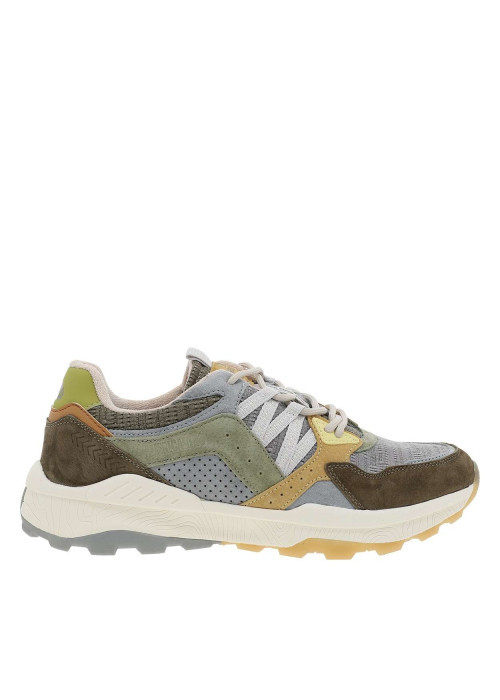 Baskets running olive et grises avec un talon plat et des lacets ronds