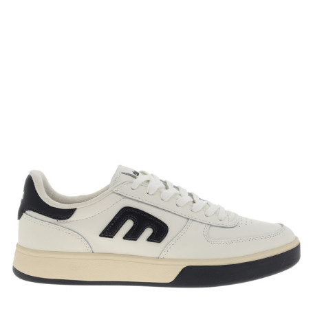 Baskets skate en cuir blanches avec un talon...
