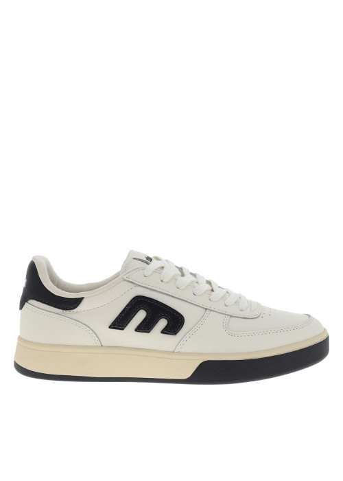 Baskets skate en cuir blanches avec un talon...