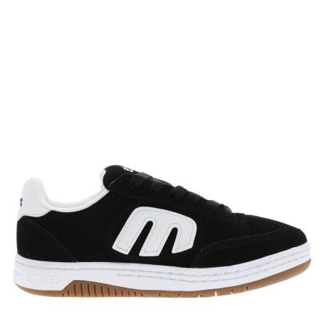 Baskets skate en cuir noires avec un talon plat...