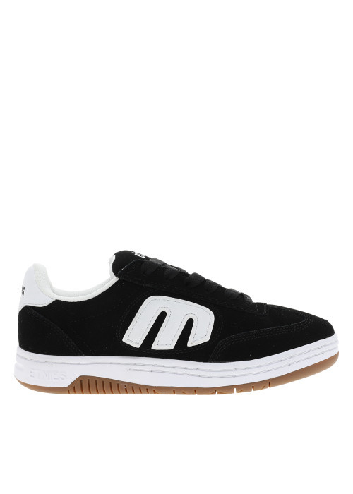 Baskets skate en cuir noires avec un talon plat et des lacets