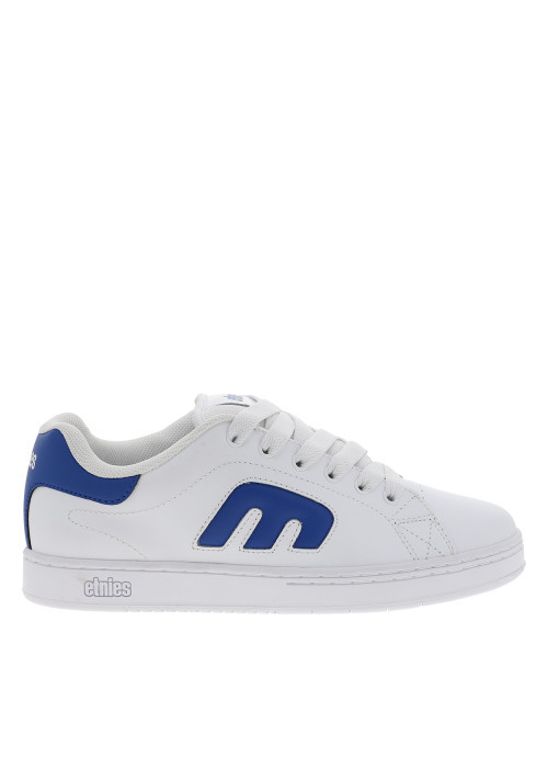 Baskets skate en cuir blanches avec un talon plat et des lacets