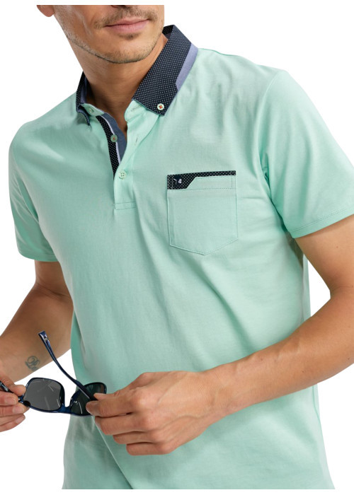 Polo en coton vert uni pourvu de manches courtes et d'un col américain