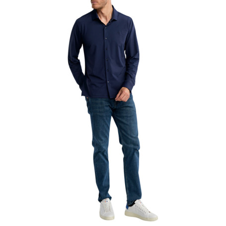 Chemise marine unie pourvue d'un col français...