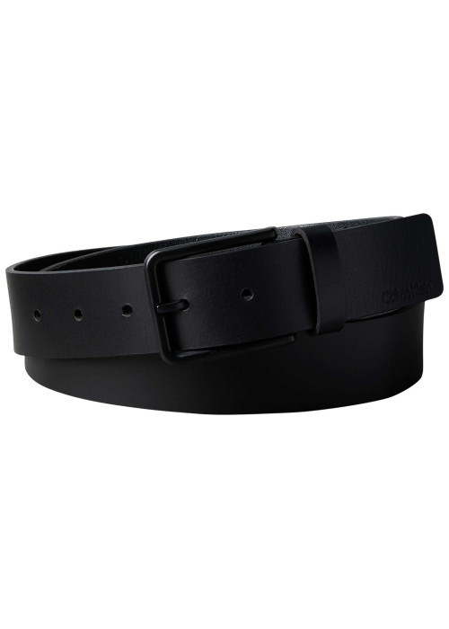 Ceinture noire unie lisse en cuir de buffle avec une boucle métallique