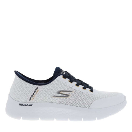 Baskets blanches avec une semelle plate et une...