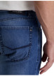 Thumbnail Jean stone avec une coupe ajustée et une fermeture zippée avec un bouton - Image 6