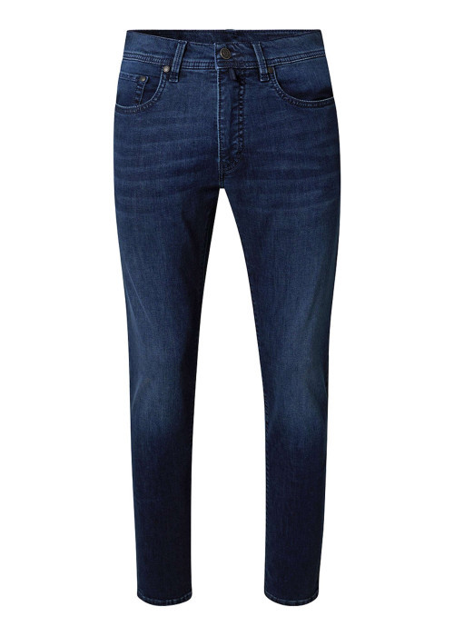 Jean indigo avec une coupe ajustée et une fermeture zippée avec un bouton