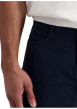 Thumbnail Pantalon en coton marine uni avec une coupe ajustée et des poches à l'italienne - Image 4