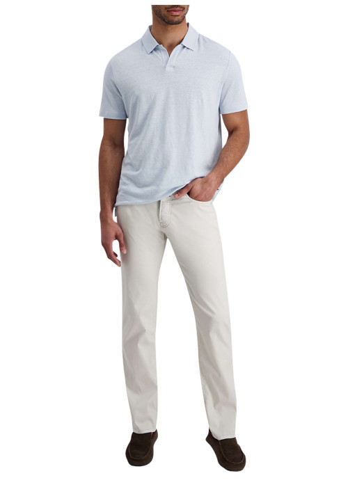 Pantalon en coton écru uni avec une coupe ajustée et des poches à l'italienne