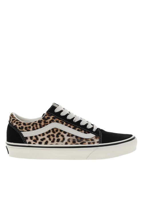 Baskets léopard en cuir avec un talon plat et des lacets blancs