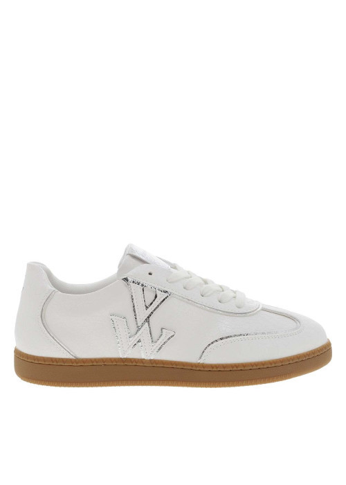 Tennis blanches à talon plat avec le logo de la marque cousu sur les côtés
