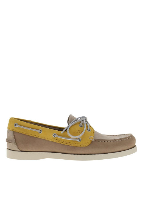 Mocassins bateau en cuir beiges à semelle plate avec des lacets