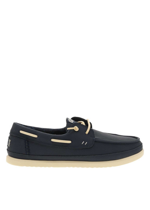 Mocassins bleu marine avec un talon plat et fermeture à slip-on