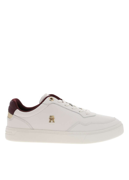 Tennis en cuir blanches avec semelle à talon plat et contrefort contrasté