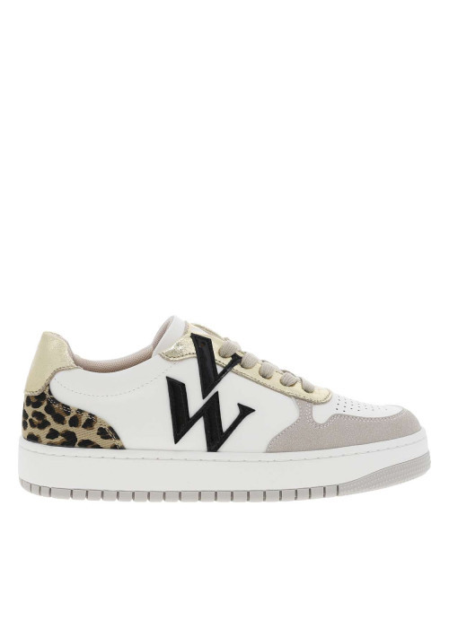 Tennis taupe à talon plat et à lacets plats beige avec monogrammes noirs