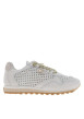 Thumbnail Baskets running blanches en cuir à talon plat avec des aérations sur le pourtour