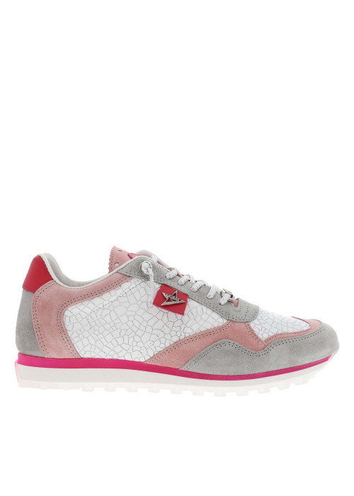 Baskets basses en cuir roses avec un aspect craquelé et une semelle running